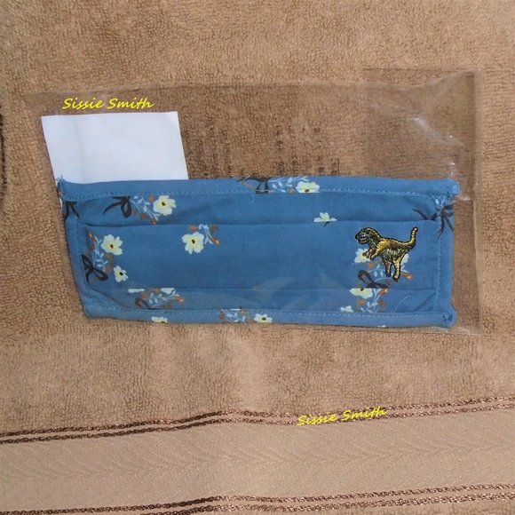 NWT COACH REXY FACE MASK WITH FLORAL PRINT - Picture 4 of 7